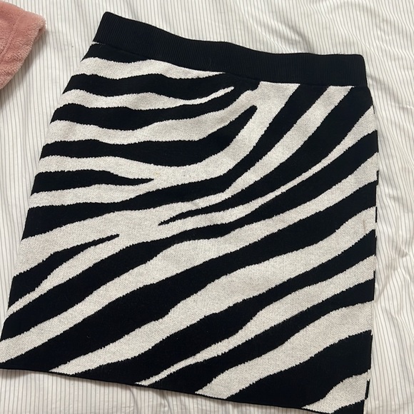 Zebra sweater knit set / mini skirt & halter top - Picture 6 of 6